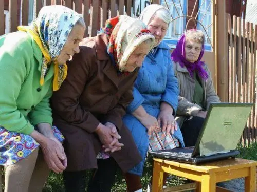 Шаблон мема «Бабушки на Facebook» без готовой подписи