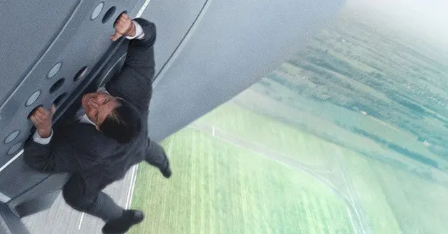 Tom Cruise Clinging blank meme template