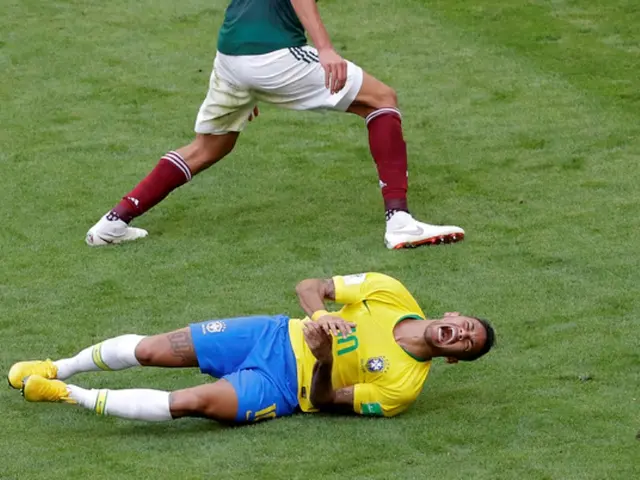 Neymar feigns blank meme template