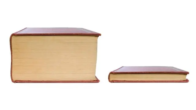 Шаблон мема «Толстая книга и тонкая книга» без готовой подписи