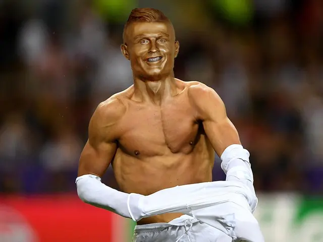 Bust of Cristiano Ronaldo blank meme template