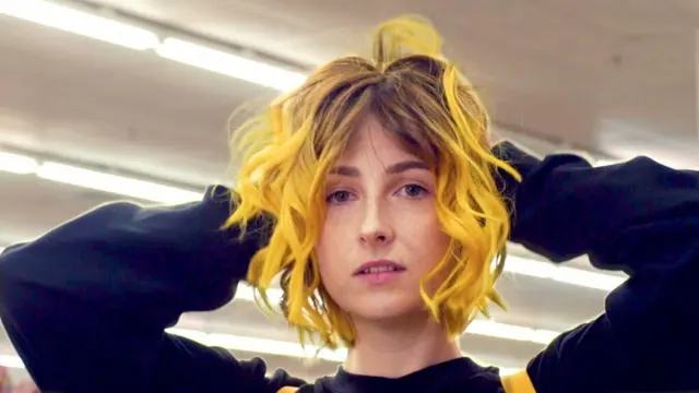 Russians forward (Tessa Violet) blank meme template